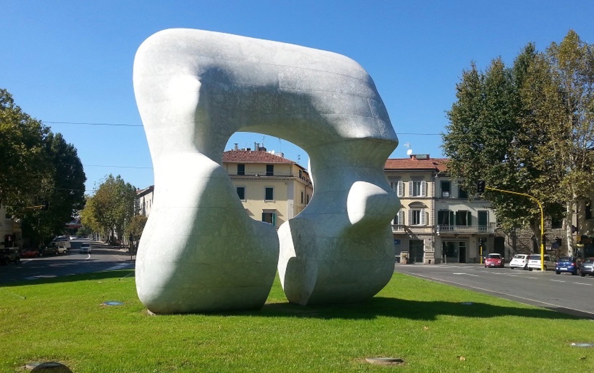 Scultura di Henry Moore a Prato